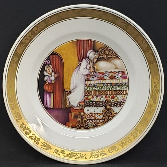 Royal Copenhagen The Princess & the Pea Hans Christian Andersen Collectors Plate - Picture 2 of 8